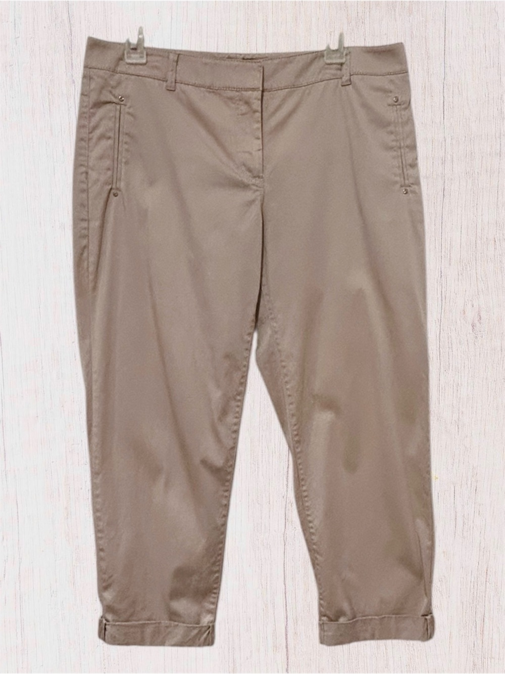 White House Black Market Tan Khaki Crop Pants. Size 8 - Picture 5 of 11
